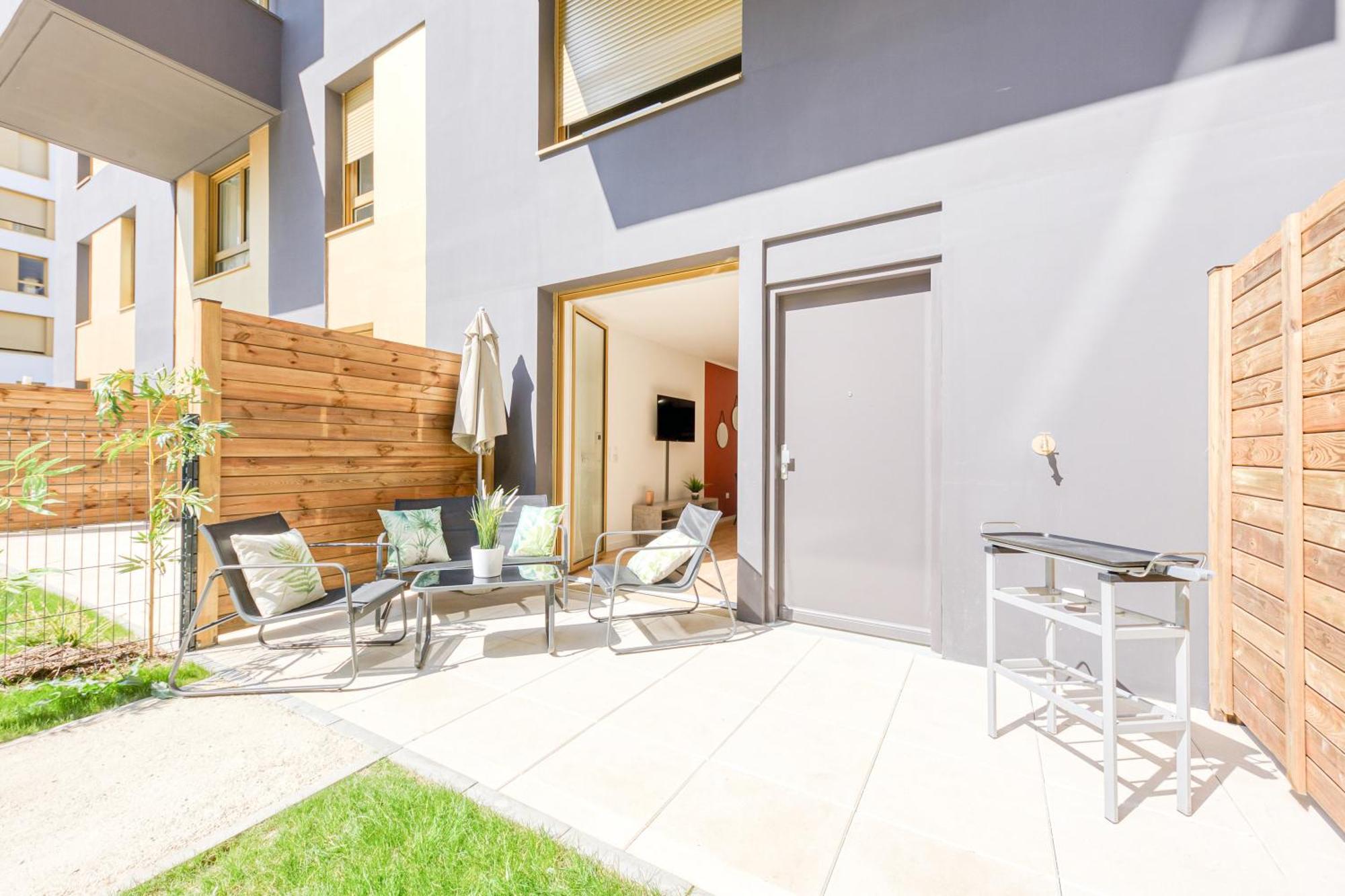 Massy Serenity - 64M2, Terrace, Balcony, Parking מראה חיצוני תמונה